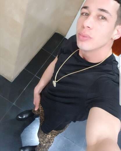 Mido 5'-03ojos color miel ,pelo negro muy - Straight Male Escort in Austin - Main Photo