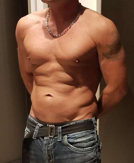 Handsome Man available for anything - Straight Male Escort in Ottawa - Main Photo